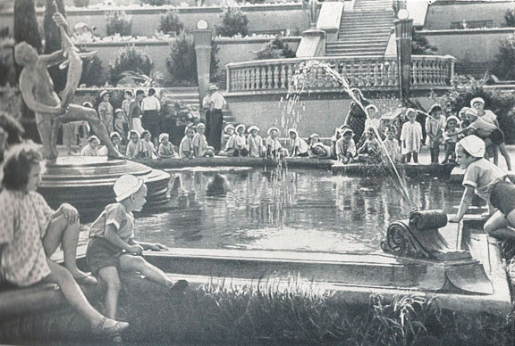 Фотоальбом Крым. 1960. Уголок набережной в Алуште