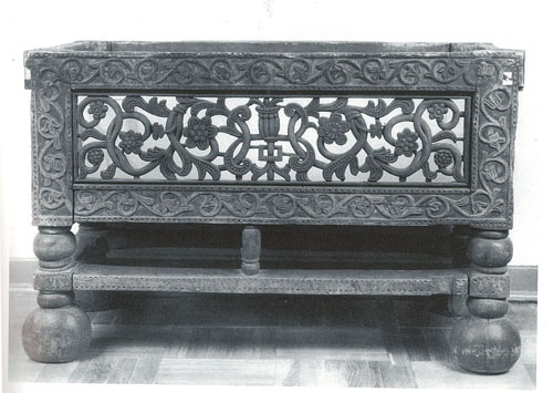 Резное деревянное подстолье. XVII век