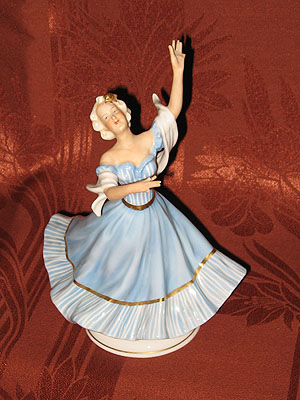 Фарфоровая статуэтка «Танцующая балерина»